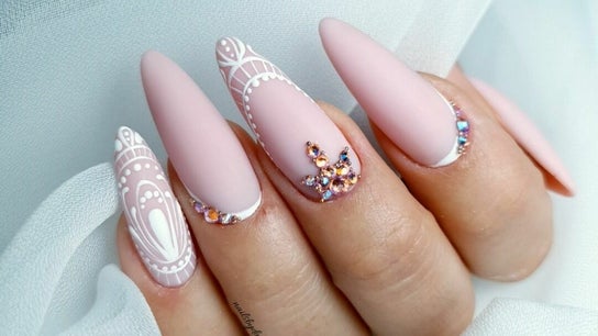 Diksmuide / Daria Fiedoruk-nail artist