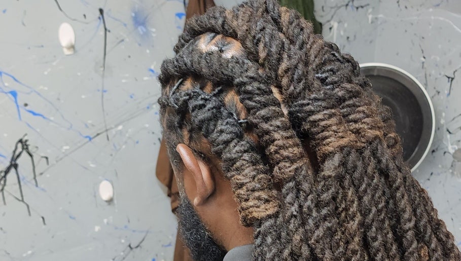 Intricate hair twists at Luxe Beaute Lounge, Brandon, Florida, US, highlighting artistry and style.