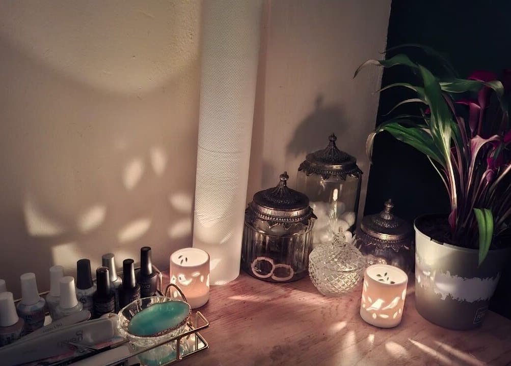 Paisley Studio's cozy nail care corner with plants and decor in Cape Town, Western Cape, ZA.