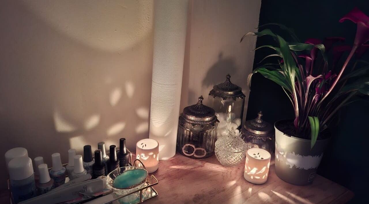 Paisley Studio's cozy nail care corner with plants and decor in Cape Town, Western Cape, ZA.