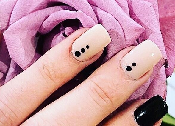 Stylish manicure with black dots at Stephanie’s Studio at Fit24, Durban North, KwaZulu-Natal, ZA.