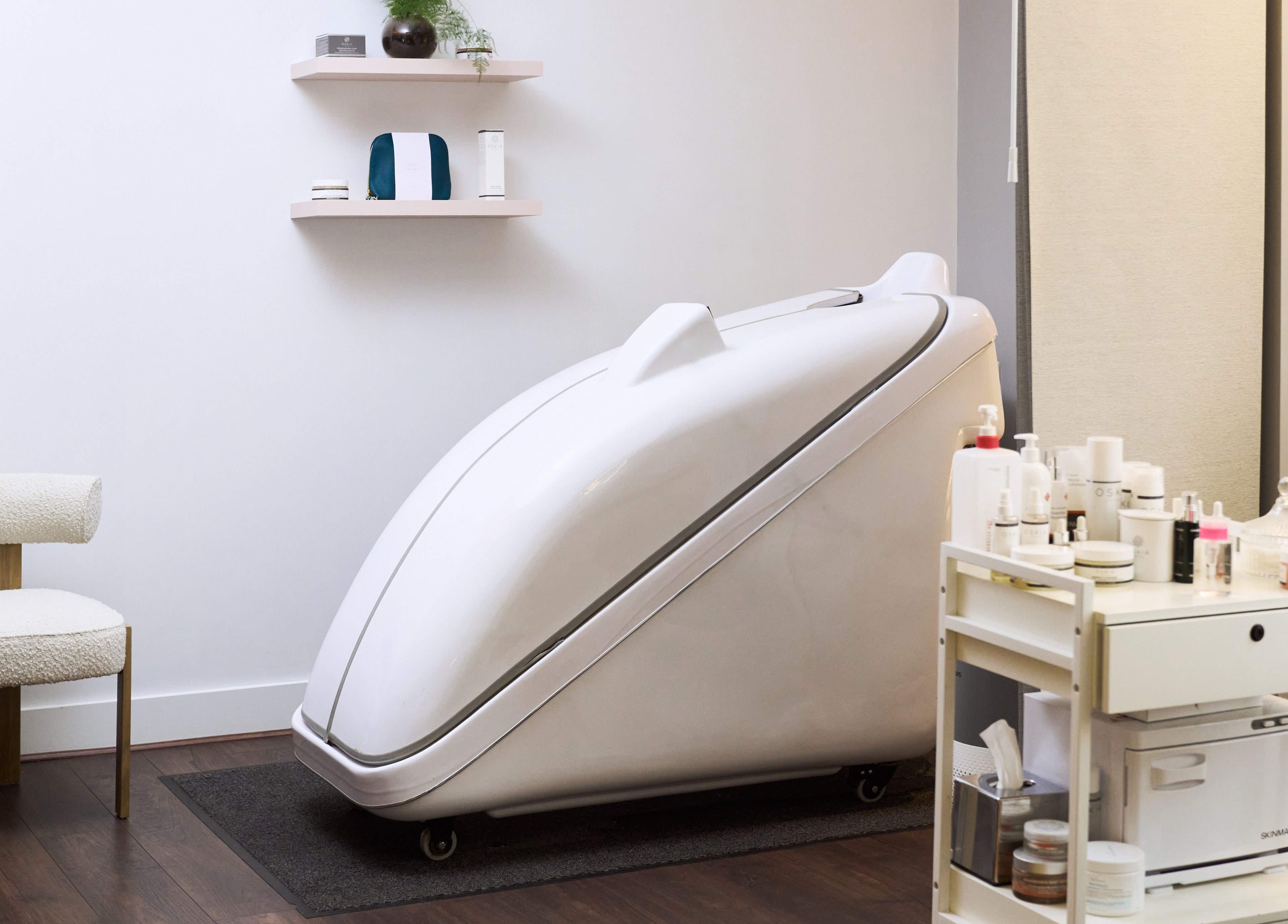 Relaxing wellness pod at Wellness at The Laslett, London, England, GB. A tranquil treatment space for ultimate rejuvenation.