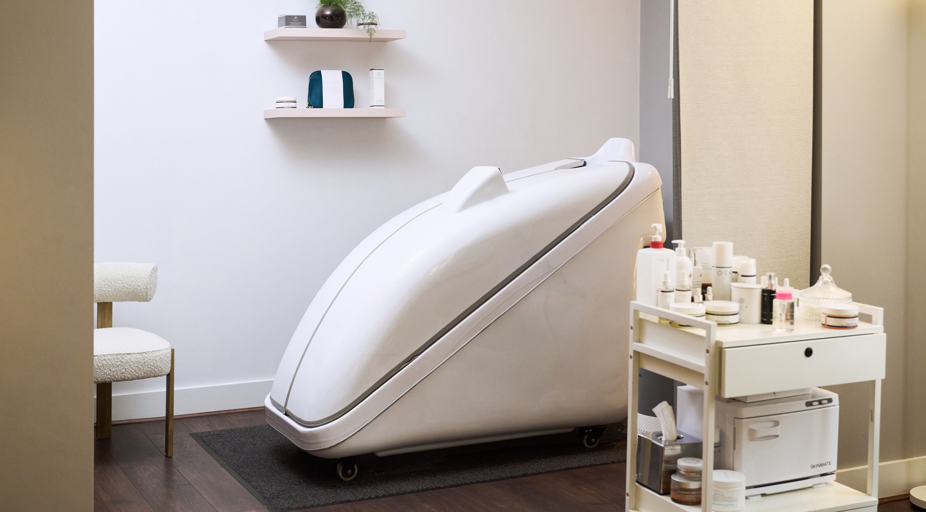 Relaxing wellness pod at Wellness at The Laslett, London, England, GB. A tranquil treatment space for ultimate rejuvenation.