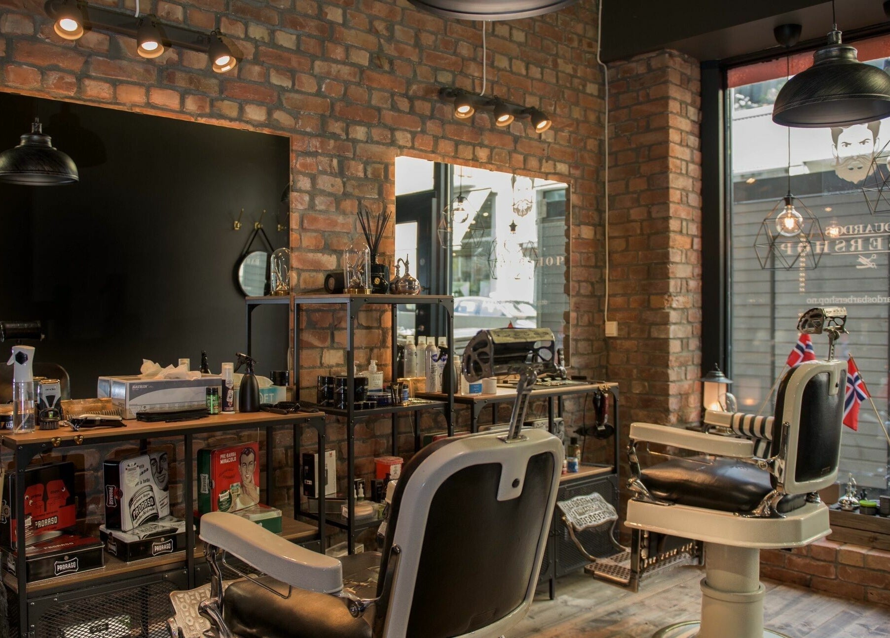 Interiør hos Eduardo’s barbershop AS Avd. Frogner med rustikk stil, Oslo, Oslo, NO.
