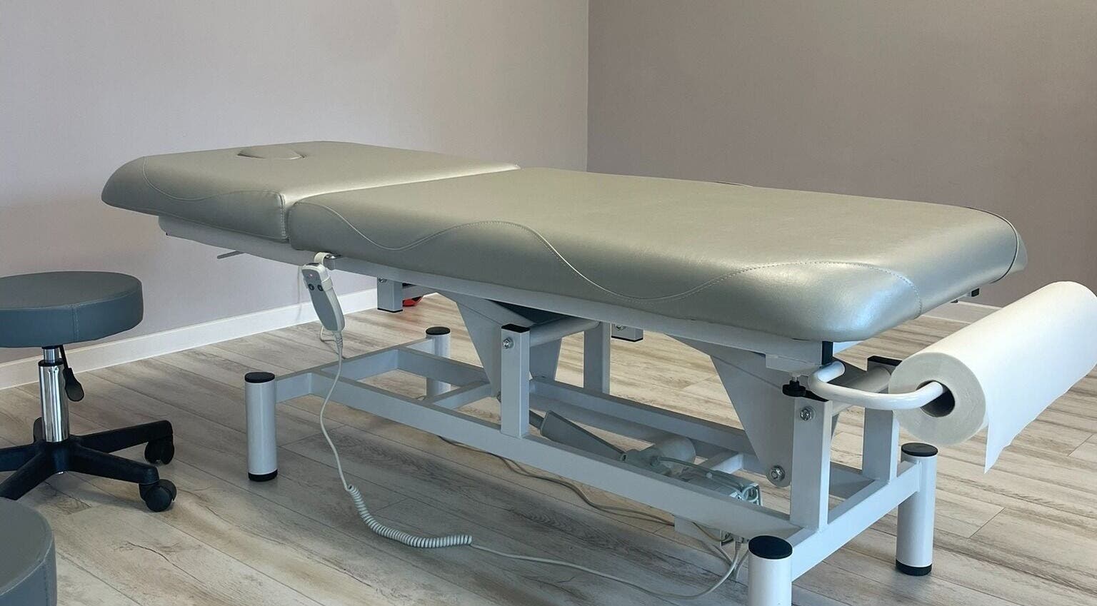 Masa de terapie la Postural Kinetic Therapy, București, Romania, RO, pentru relaxare și sănătate.