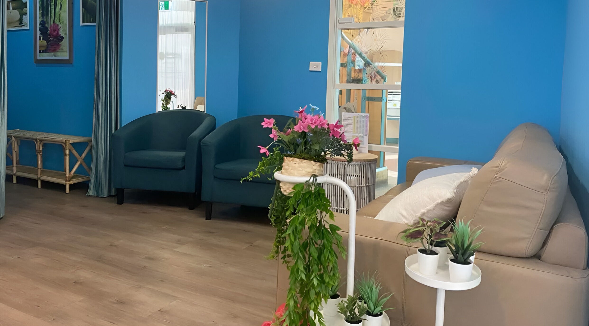 Relaxing lounge area at Thai Unique Massage at Dickson, featuring plush seating and vibrant plants, Dickson, AU.