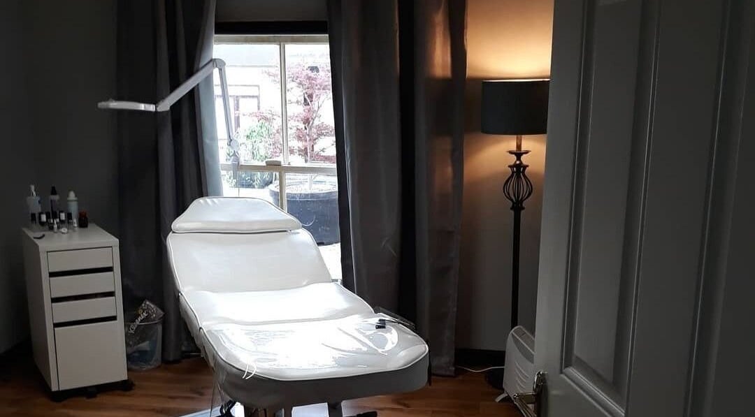 Relaxing treatment room at Niamh's Massage and Beauty in Cahir, County Tipperary, IE, offering tranquility.