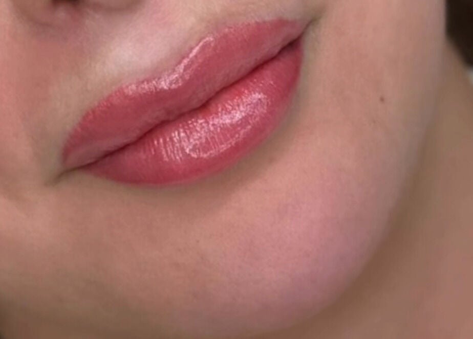 Close-up of glossy lips by Emily Jane PMU & Brows, Truro, England, GB, showcasing expert lip enhancement.