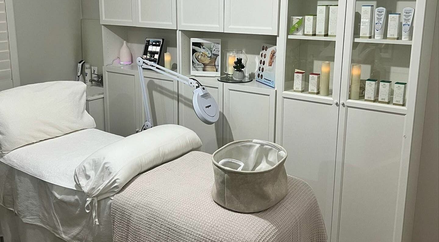 Cozy treatment room at Beauty By Roslyn in Mount Crosby, Queensland, AU, featuring a white therapy bed.