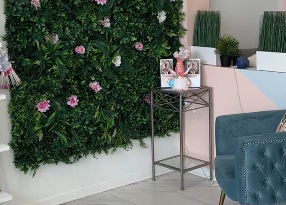 Relaxing corner with floral wall at Bellaviva LLC, Aurora, Illinois, US.