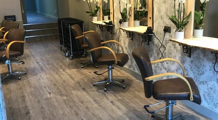 Carly and Co Hairdressing изображение 3