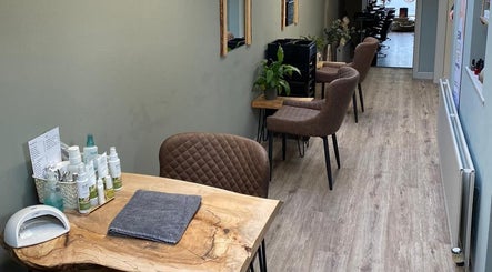 Carly and Co Hairdressing, bild 2