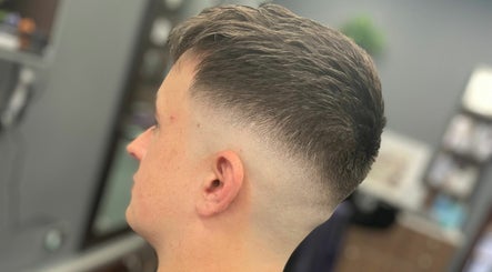 (Haircuts) Cuts ‘N’ Clippers Barbers – obraz 3