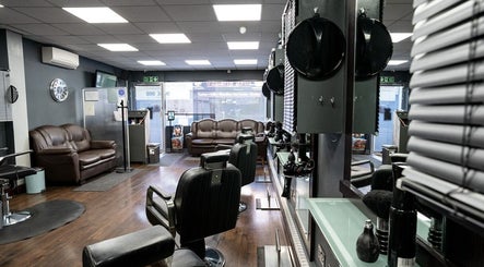 Cuts ‘N’ Clippers Barbers Haircuts imaginea 2