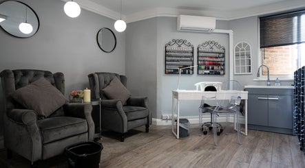 Cuts ‘N’ Clippers Refinery Rooms {treatments}