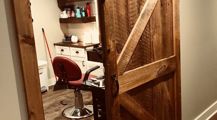 Kelly's Farmhaus Salon изображение 2