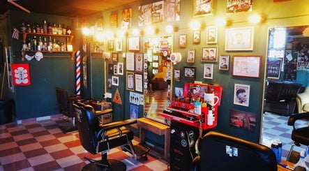 Huston Barber (HOUSE BARBER)