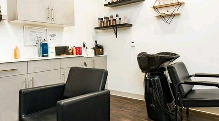 Addison's house of hair image 3