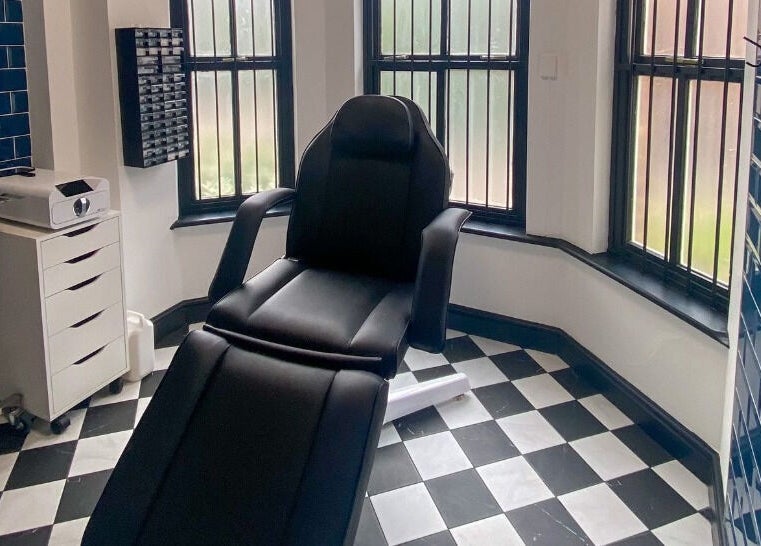 Professional piercing chair at Arcade Eight Piercing, Newport Pagnell, England, GB with stylish decor.