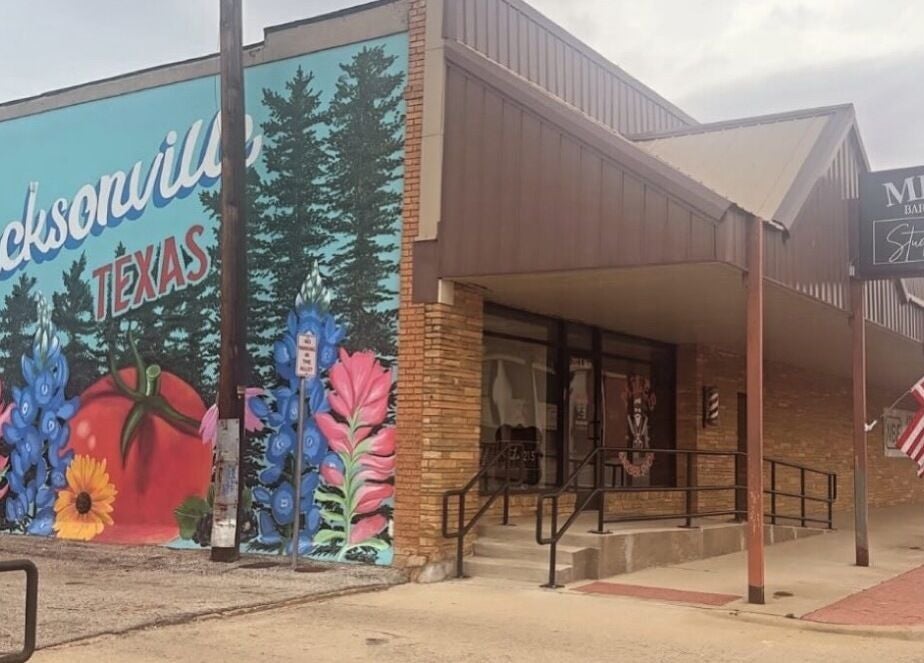 AMberly @Studio213 mural at Jacksonville, Texas, US showcasing vibrant floral art.