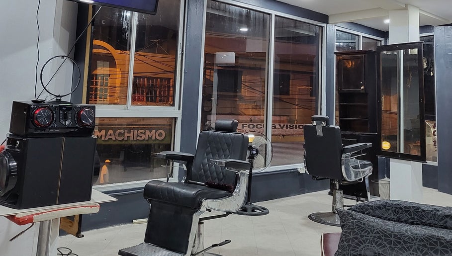 T. N. G Beauty & Barbering Salon – obraz 1