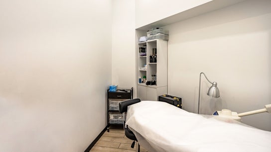 Grace beauty and Threading - Strathpine Centre