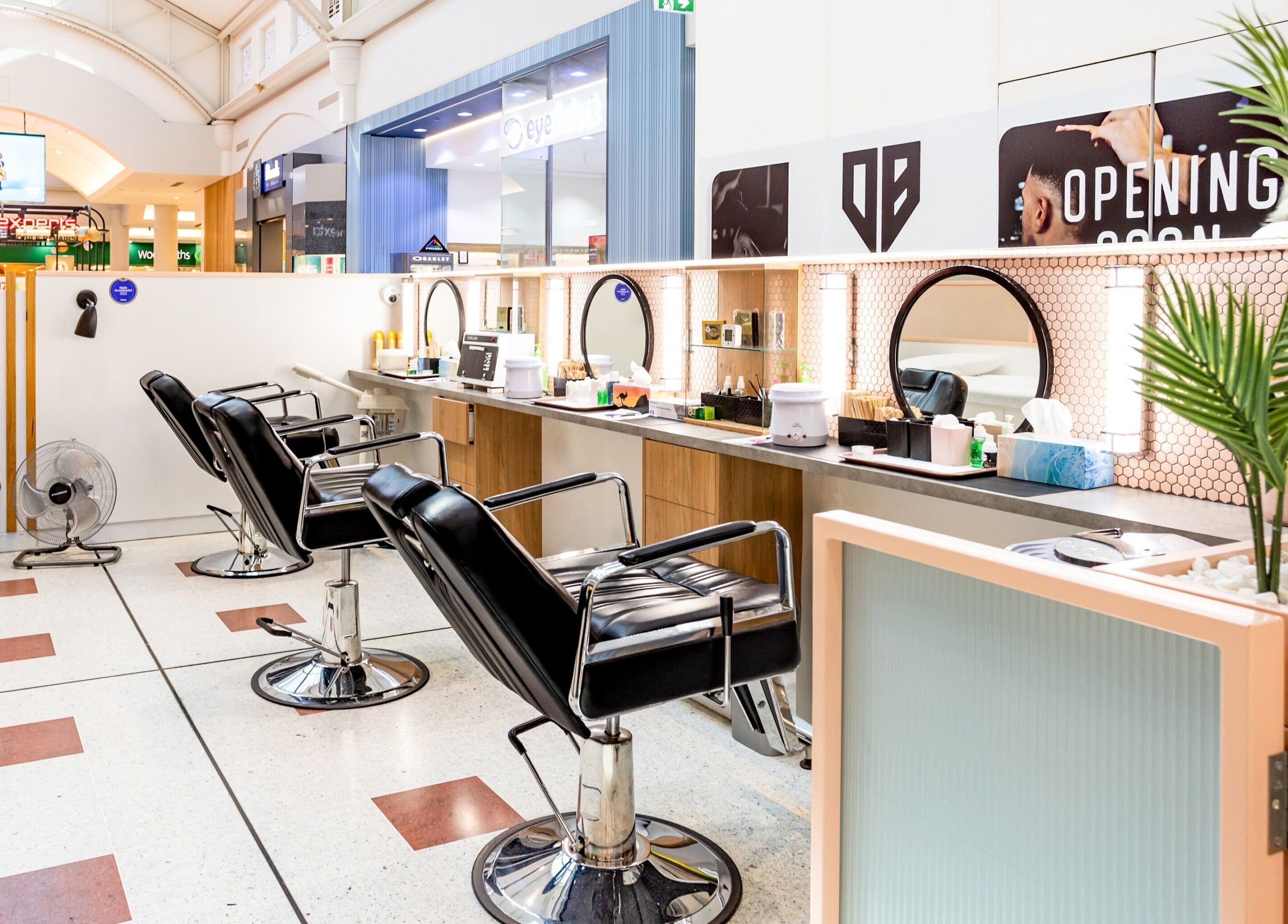 Grace Threading - Grand Plaza salon chairs and mirrors at Browns Plains, Queensland, AU.