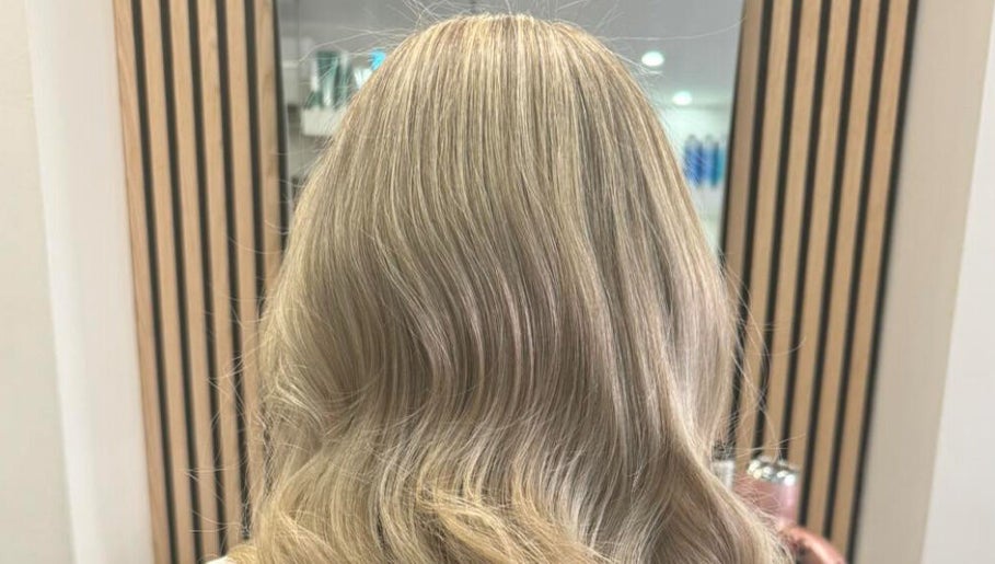 Sarah’s Unisex Salon, bilde 1