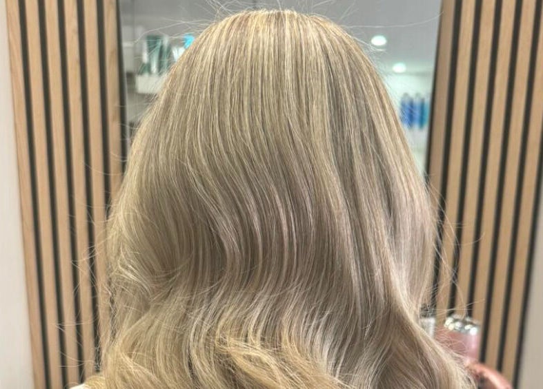 Stylish blonde hair waves at Sarah’s Unisex Salon, Saint Julian's, MT, showcasing modern beauty technique.