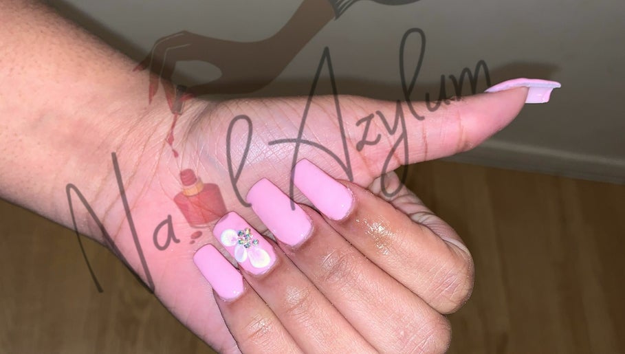 Nail Azylum image 1