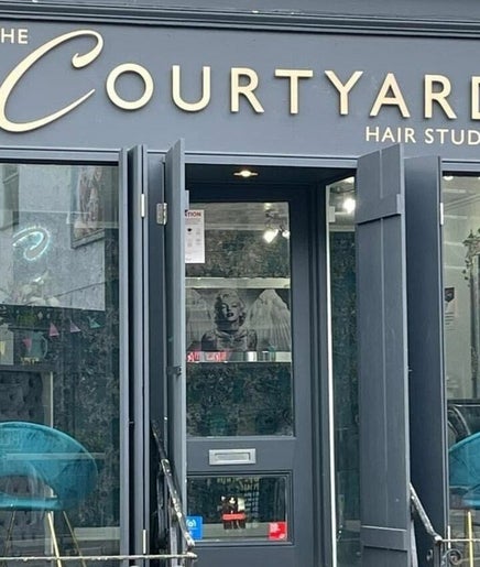 The Courtyard Hair Studio Bild 2