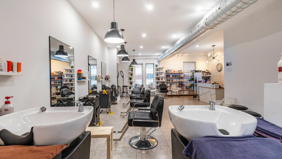 IN Salon Saint - Mathieu  (📍1439 Saint-Mathieu), bild 1