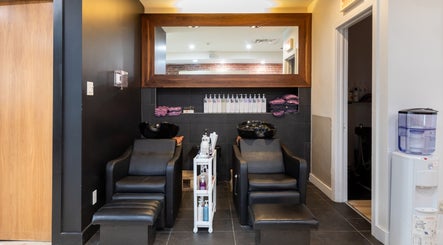 IN Salon - Galerie & Riria   (📍1484 Rue Sherbrooke O.), bilde 2