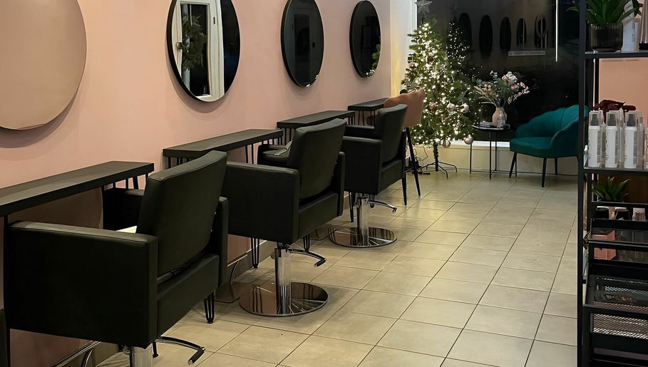 Charlotte Rose Hairdressing – obraz 1