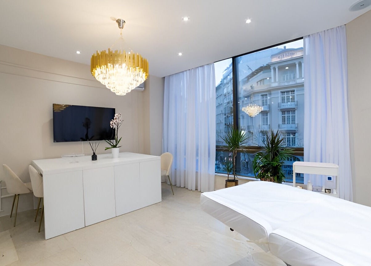 Καλαίσθητο εσωτερικό χώρου ομορφιάς Dots&Lines, Θεσσαλονίκη, Ελλάδα, GR με κομψή διακόσμηση.