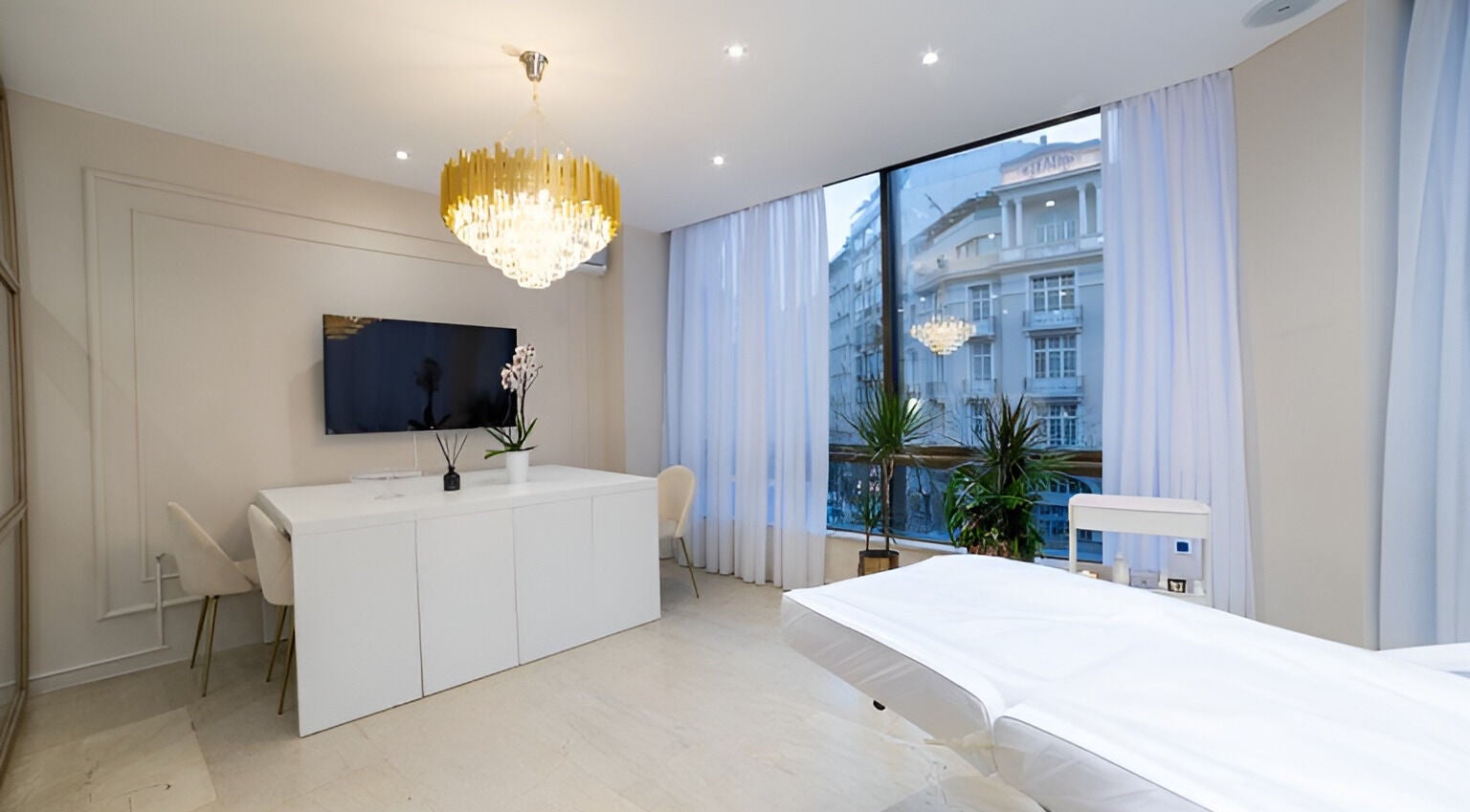 Καλαίσθητο εσωτερικό χώρου ομορφιάς Dots&Lines, Θεσσαλονίκη, Ελλάδα, GR με κομψή διακόσμηση.