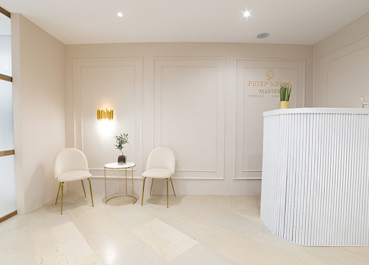 Κομψή αίθουσα υποδοχής στο Dots&Lines, Θεσσαλονίκη, Ελλάδα, GR.