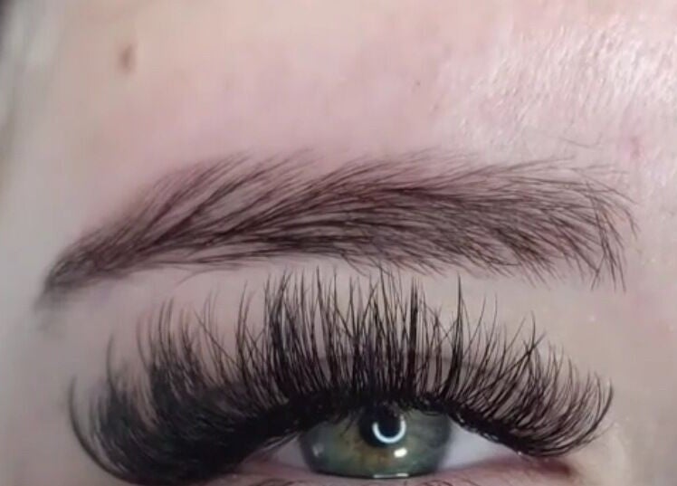 Close-up of elegant eyelash extensions at Lash Illuminator, Toowoomba, Queensland, AU. Experience premium lash beauty.