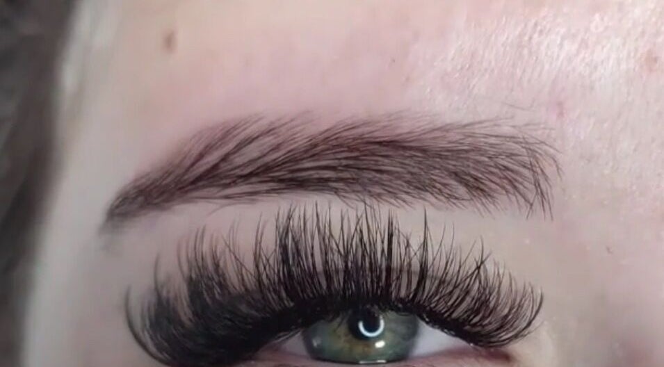 Close-up of elegant eyelash extensions at Lash Illuminator, Toowoomba, Queensland, AU. Experience premium lash beauty.