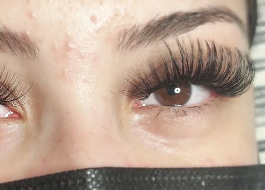 Close-up of stunning eyelash extensions by Lash Illuminator in Toowoomba, Queensland, AU.