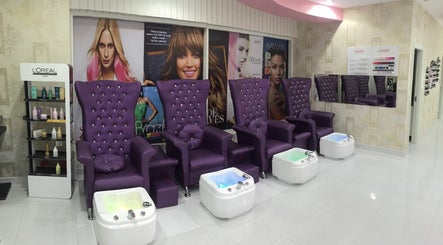 Image de Las Meninas Salon - Dubailand Residence Complex 3