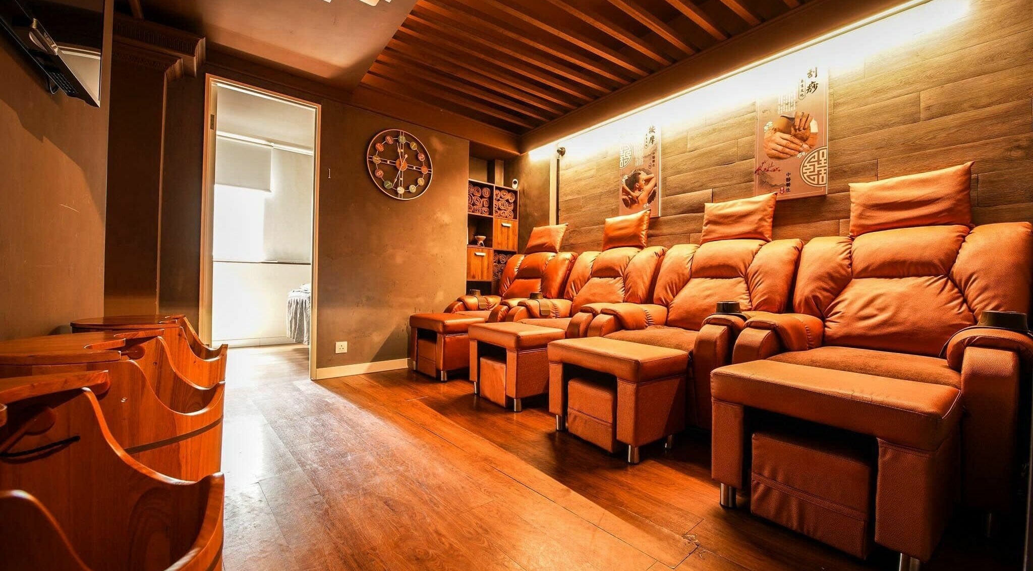Luxurious recliners at He-mu Spa, Kowloon, HK offer ultimate relaxation in a serene setting.