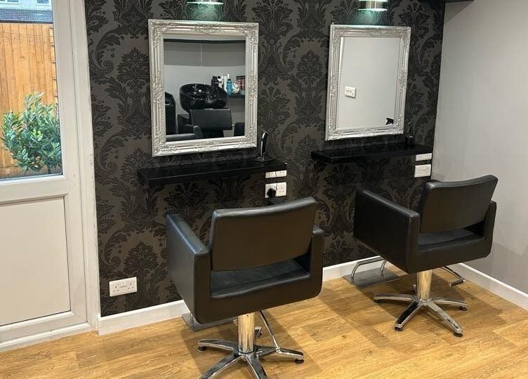 Luxurious styling stations at Heads Up 34 Salon, Wickham, England, GB, featuring modern design and comfort.