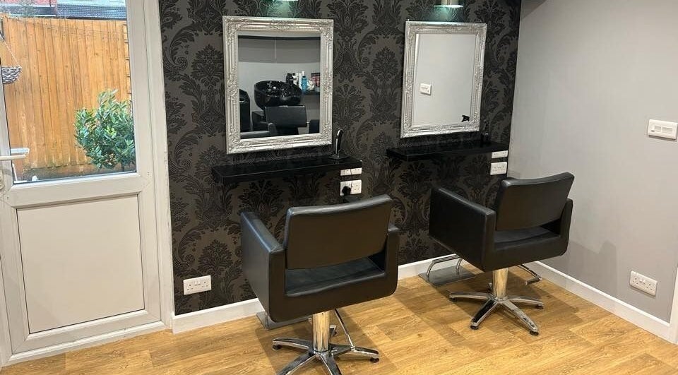Luxurious styling stations at Heads Up 34 Salon, Wickham, England, GB, featuring modern design and comfort.