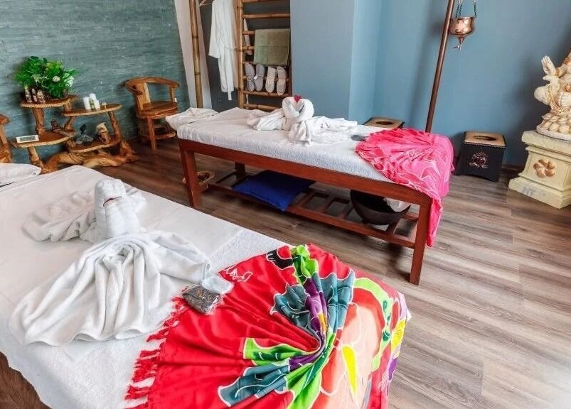 Relaxing massage room at Bali Temple Spa, București, București, RO, featuring massage tables and peaceful decor.
