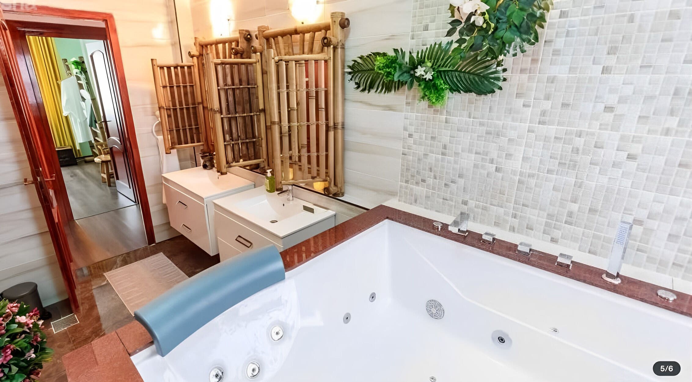 Luxurious spa room with jacuzzi at Bali Temple Spa, București, București, RO, featuring bamboo decor.