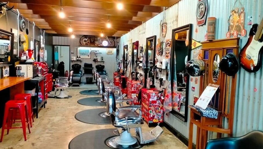 Rum City Barber Shop imaginea 1