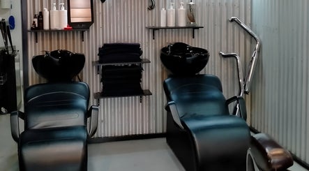 Rum City Barber Shop kép 2