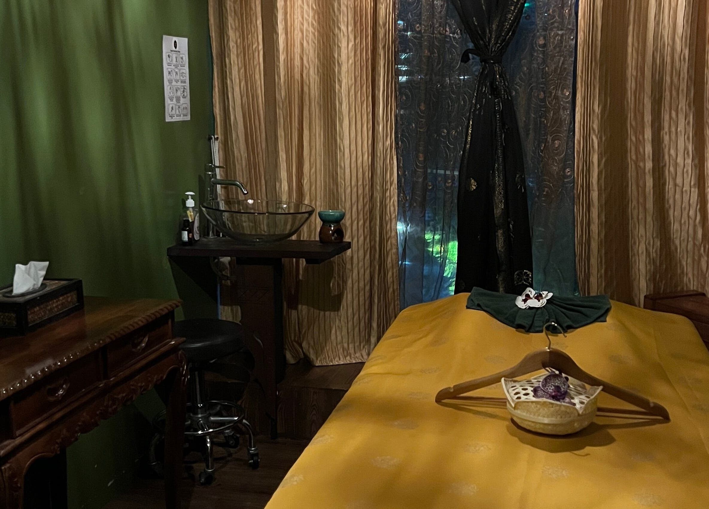 Elegant massage room at Nur Taj Spa and Beauty (Ladies Spa) in Kuala Lumpur, Wilayah Persekutuan Kuala Lumpur, MY.