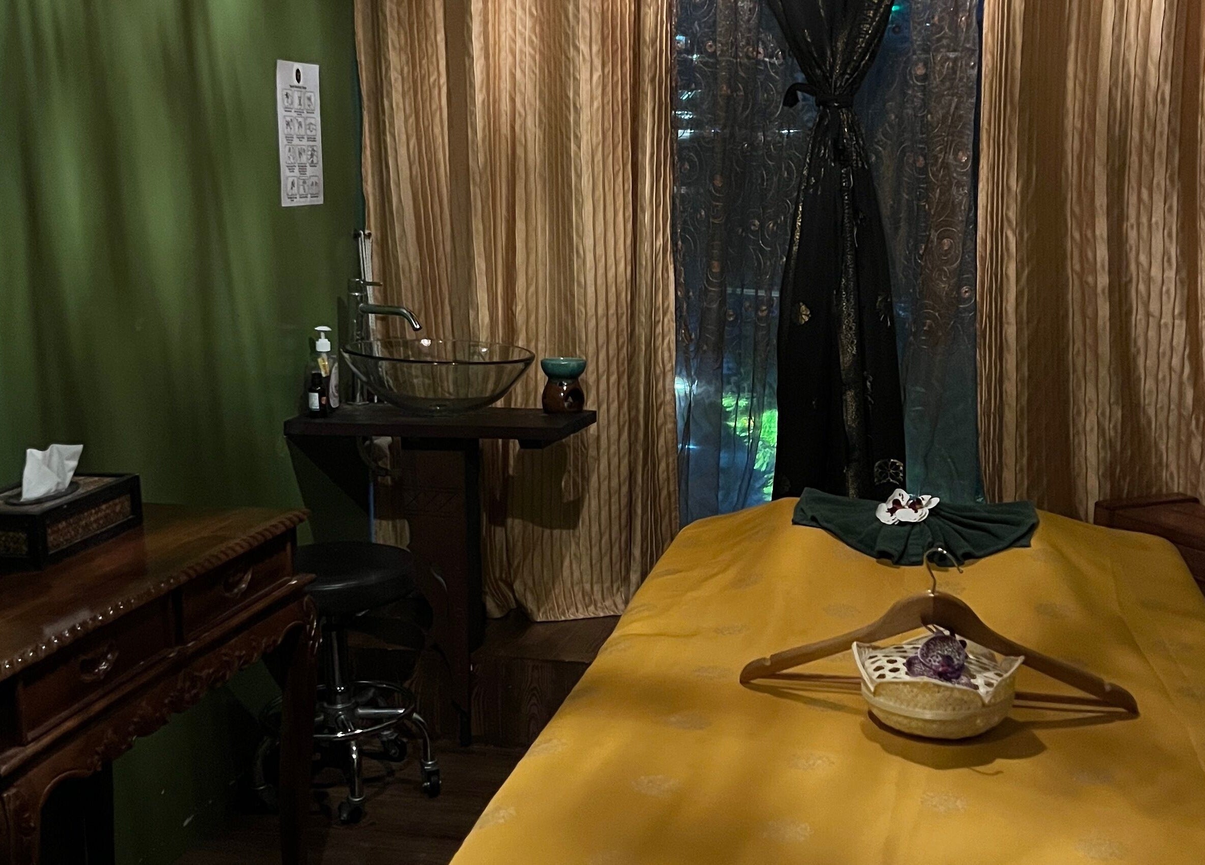 Elegant massage room at Nur Taj Spa and Beauty (Ladies Spa) in Kuala Lumpur, Wilayah Persekutuan Kuala Lumpur, MY.